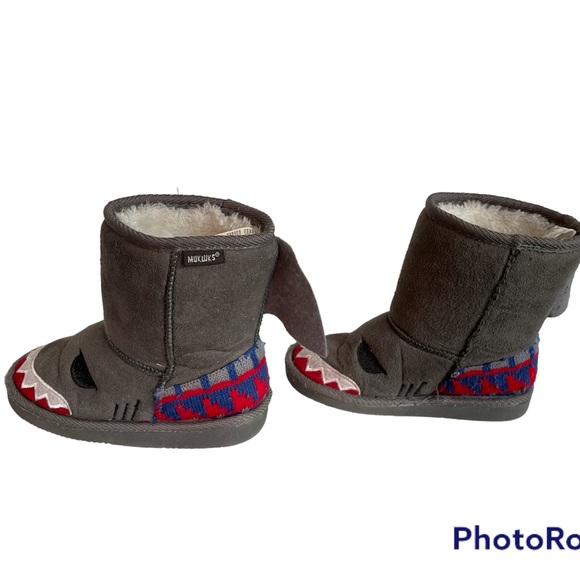 Muk Luks Gray Shark Boot size T9 GUC - Picture 4 of 5